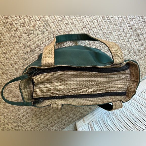 Eddie Bauer Shoulderbag. Kelly Green poly w/nylon inner. Trimmed flannel plaid - Picture 5 of 7